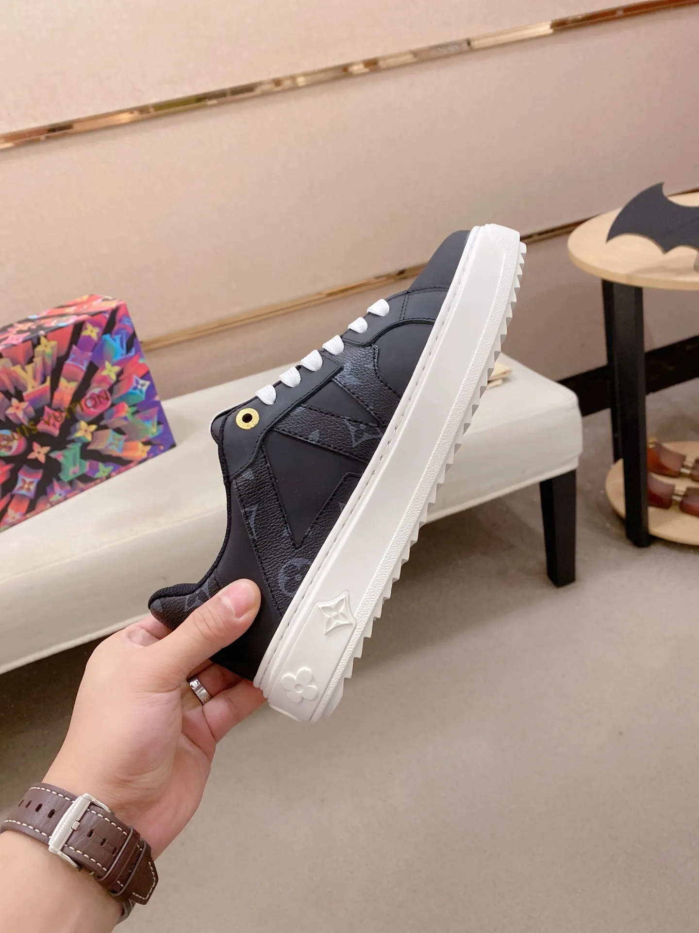 Men's shoes💰: 540💰(Niuli: full package) louis vuitton (Louis Vuitton/lv) top 🔍🔍 new models are on sale at the same time at the counter. The upper 🇮🇹 is imported from Italy, first-layer cowhide, and the lining is fully imported cowhide. 💪💪, completely 1⃣️ to 1 ⃣️Re-engraved🇮🇹💪💪, ⚠Sole: The original sole is specially provided by the original factory, the exclusive movable molded sole is super comfortable, ⚠The original factory follows the order, 🔍🔍high quality, you can enter and exit the counter at will, welcome to compare⚠. Code number:38-44